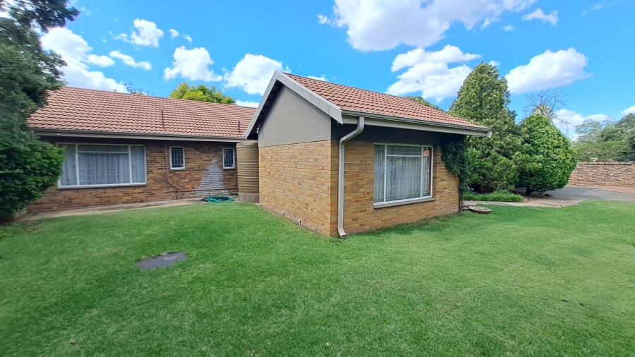 5 Bedroom Property for Sale in Fichardt Park Free State